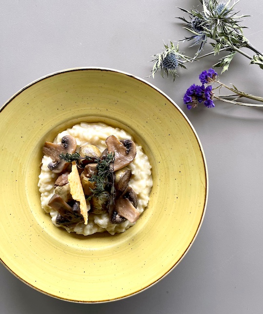 Un plat à l'allure gastronomique du restaurant de l'Auberge du Lyonnais